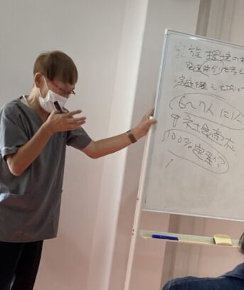 前半：理事長によるミニ講義の画像